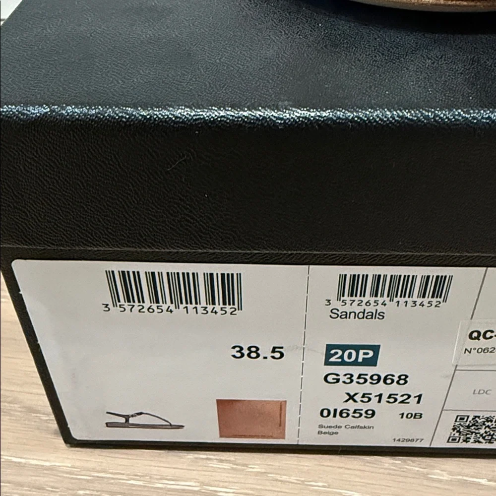 Brand new authentic Beige Sandals with Gold Chain Detail - Picture 4 of 4